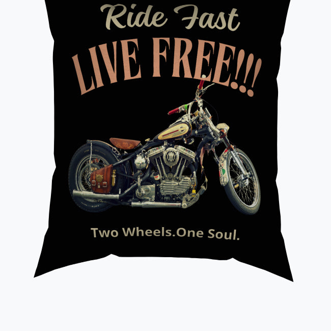 Wodoodporna poduszka kwadratowa. Ride Fast, live free z wypełnieniem (AOP)